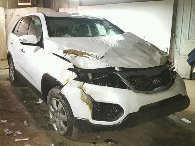 5XYKT3A17BG027637 - 2011 KIA SORENTO BA WHITE photo 1