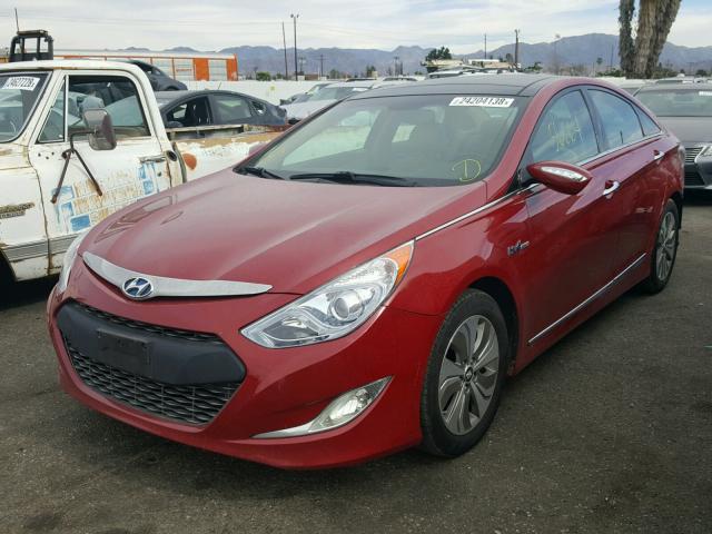 KMHEC4A42FA123674 - 2015 HYUNDAI SONATA HYB RED photo 2