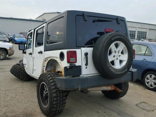 1C4BJWDG3FL532379 - 2015 JEEP WRANGLER U WHITE photo 3