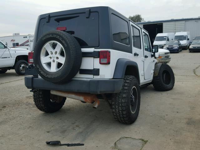 1C4BJWDG3FL532379 - 2015 JEEP WRANGLER U WHITE photo 4