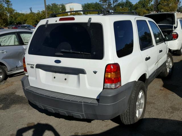 1FMYU93125KE47548 - 2005 FORD ESCAPE XLT WHITE photo 4