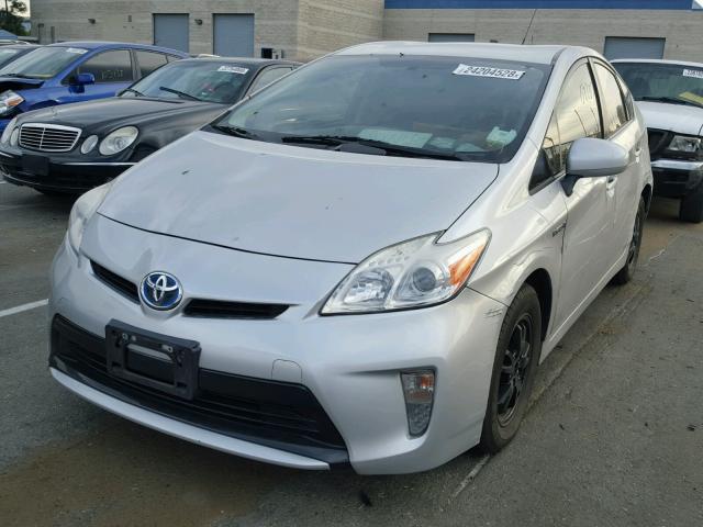 JTDKN3DU0D5557010 - 2013 TOYOTA PRIUS SILVER photo 2