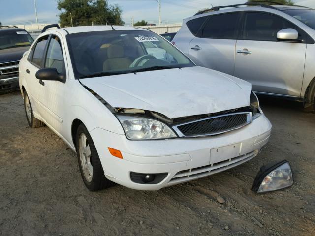 1FAFP34N55W164139 - 2005 FORD FOCUS ZX4 WHITE photo 1