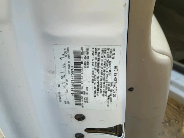 1FAFP34N55W164139 - 2005 FORD FOCUS ZX4 WHITE photo 10