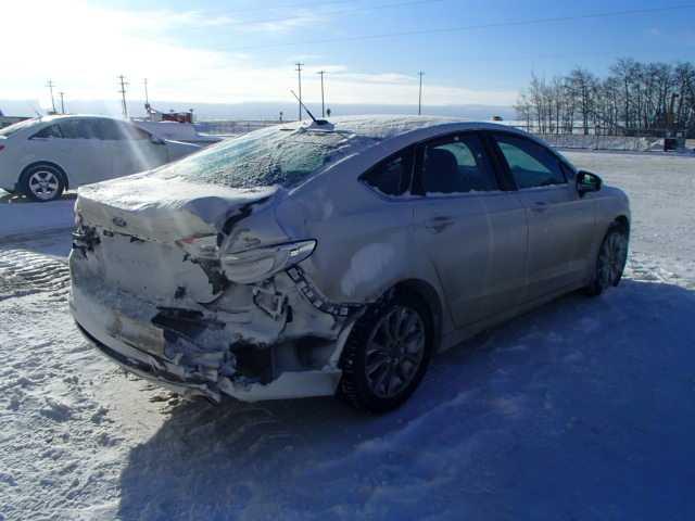 3FA6P0H70HR135374 - 2017 FORD FUSION SE WHITE photo 4