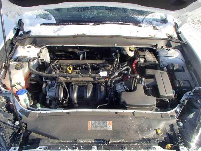 3FA6P0H70HR135374 - 2017 FORD FUSION SE WHITE photo 7