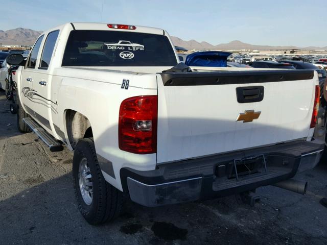 1GCHC23618F119416 - 2008 CHEVROLET SILVERADO WHITE photo 3