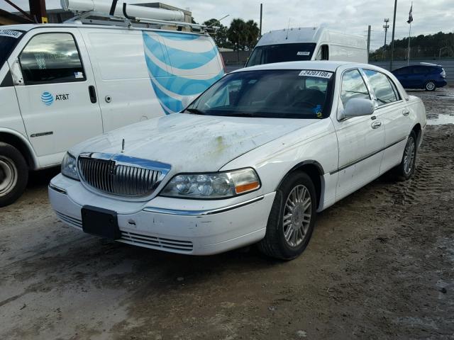 2LNBL8CV3AX615467 - 2010 LINCOLN TOWN CAR S WHITE photo 2