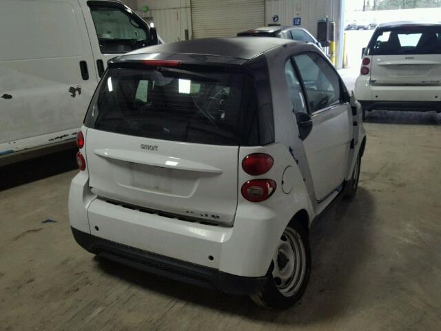 WMEEJ3BA2EK785113 - 2014 SMART FORTWO PUR TWO TONE photo 4