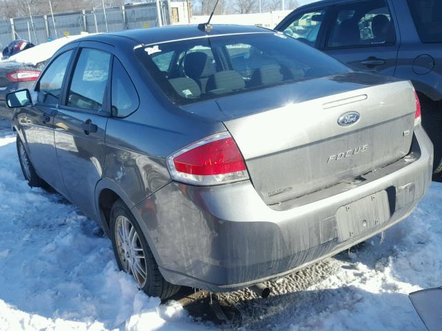 1FAHP3FN5AW184388 - 2010 FORD FOCUS SE GRAY photo 3