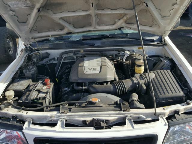 4S6DM58W914411647 - 2001 HONDA PASSPORT E WHITE photo 7