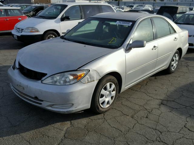 4T1BE32K22U501618 - 2002 TOYOTA CAMRY LE SILVER photo 2