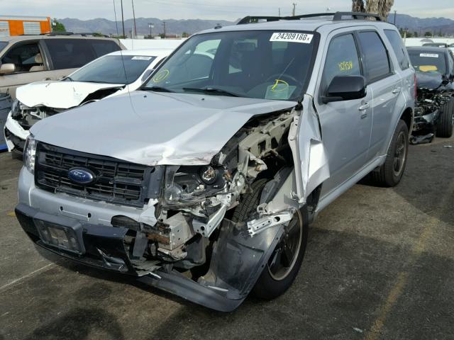 1FMCU0D78AKA34455 - 2010 FORD ESCAPE XLT SILVER photo 2