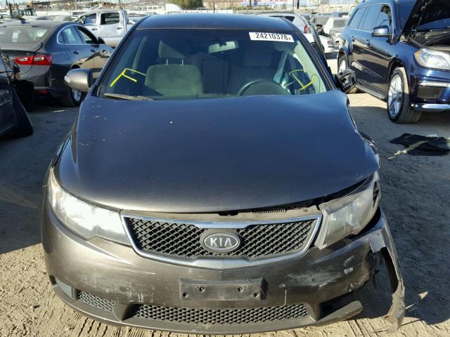 KNAFU4A2XA5178120 - 2010 KIA FORTE EX BROWN photo 9