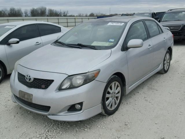 1NXBU40E39Z135538 - 2009 TOYOTA COROLLA BA SILVER photo 2