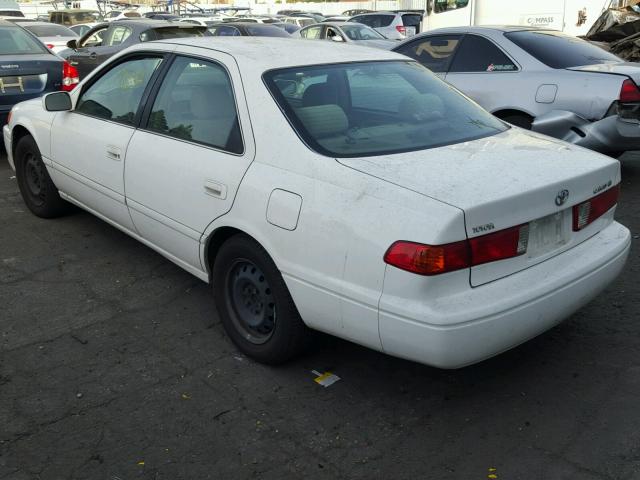 JT2BG22K910588926 - 2001 TOYOTA CAMRY CE WHITE photo 3