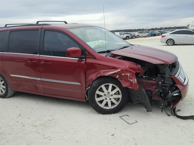 2C4RC1BG6DR645486 - 2013 CHRYSLER TOWN & COU MAROON photo 9