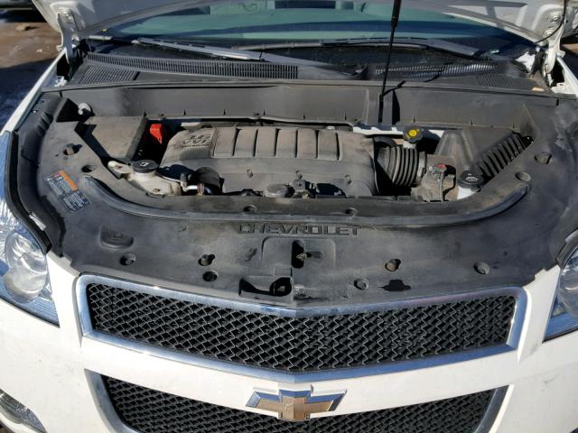 1GNKVFED8CJ278014 - 2012 CHEVROLET TRAVERSE L WHITE photo 7