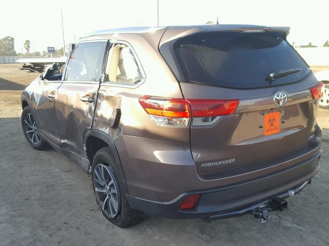 5TDKZRFH6HS233938 - 2017 TOYOTA HIGHLANDER BROWN photo 3