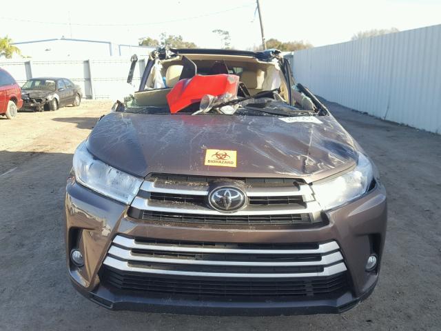 5TDKZRFH6HS233938 - 2017 TOYOTA HIGHLANDER BROWN photo 9