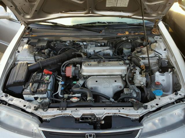 1HGCD5691TA222535 - 1996 HONDA ACCORD VAL SILVER photo 7