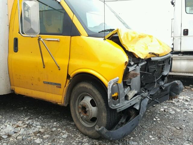 1GDHG31R8W1094995 - 1998 GMC SAVANA RV YELLOW photo 9