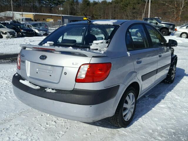 KNADE123476258400 - 2007 KIA RIO BASE SILVER photo 4