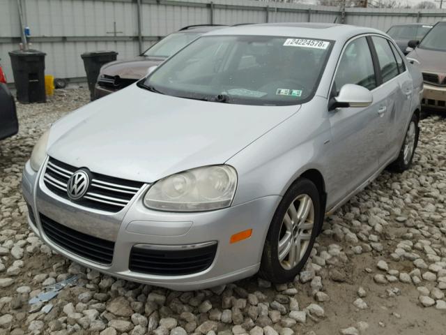 3VWEF71K67M200656 - 2007 VOLKSWAGEN JETTA WOLF SILVER photo 2