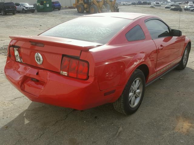 1ZVHT80N585208102 - 2008 FORD MUSTANG RED photo 4