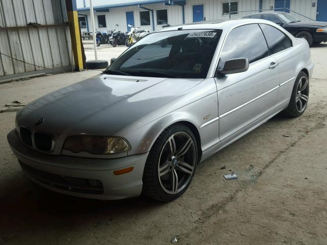 WBABN53402PH00651 - 2002 BMW 330 CI ვერცხლისფერი ფოტო 2