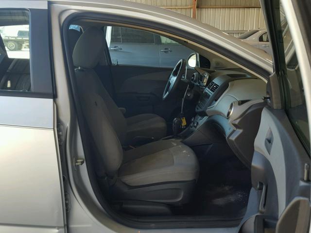 1G1JA6SH4F4128968 - 2015 CHEVROLET SONIC LS 银色 照片 5