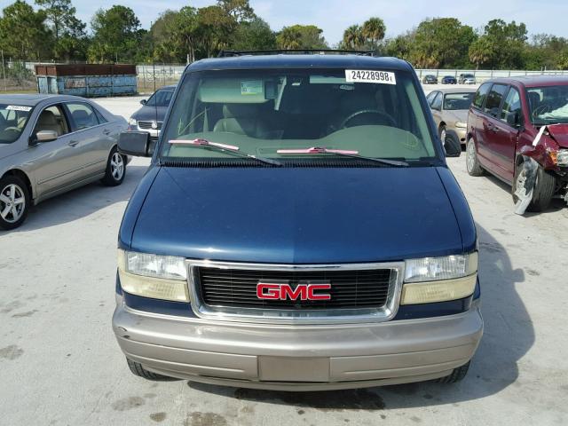 1GKDM19XX2B518608 - 2002 GMC SAFARI XT BLUE photo 9