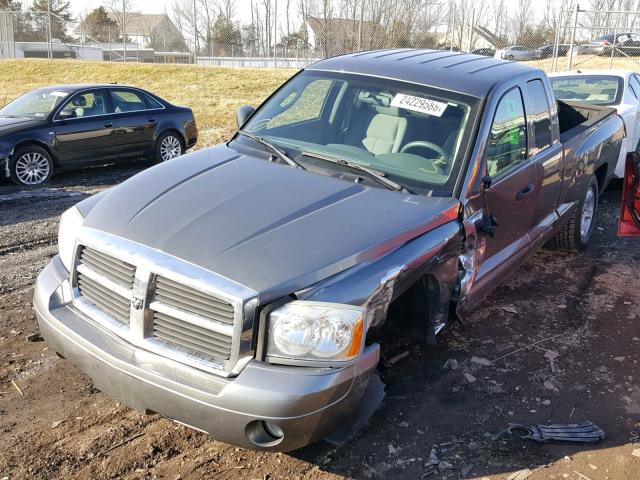 1D7HW42N95S331257 - 2005 DODGE DAKOTA SLT GRAY photo 2