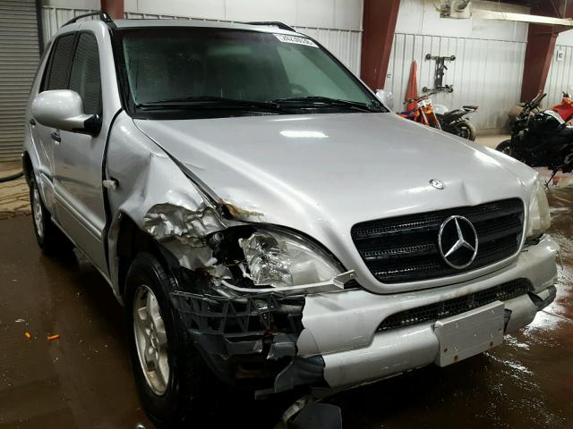 4JGAB54E0YA180731 - 2000 MERCEDES-BENZ ML 320 SILVER photo 1