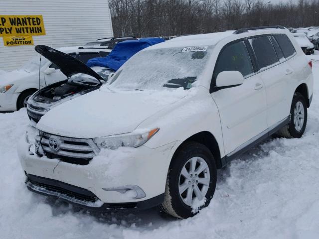 5TDZK3EH5CS068832 - 2012 TOYOTA HIGHLANDER WHITE photo 2