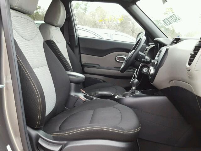 KNDJP3A57F7184462 - 2015 KIA SOUL + GRAY photo 5