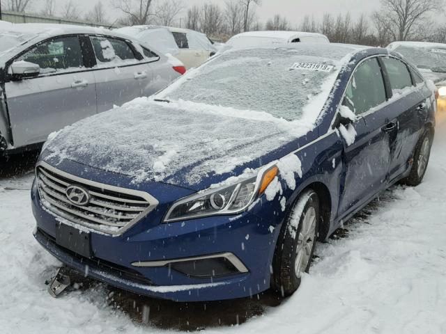 5NPE24AF7GH287957 - 2016 HYUNDAI SONATA SE BLUE photo 2