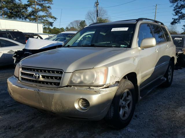 JTEGD21AX20038100 - 2002 TOYOTA HIGHLANDER GOLD photo 2