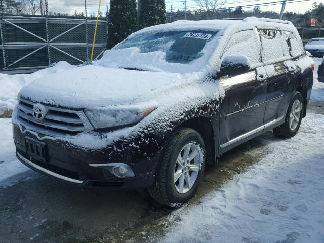 5TDBK3EH7DS278402 - 2013 TOYOTA HIGHLANDER BURGUNDY photo 2