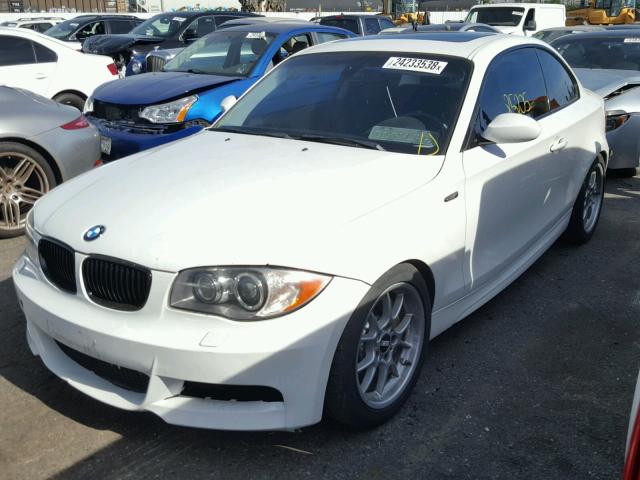 WBAUP73549VF06993 - 2009 BMW 128 I WHITE photo 2