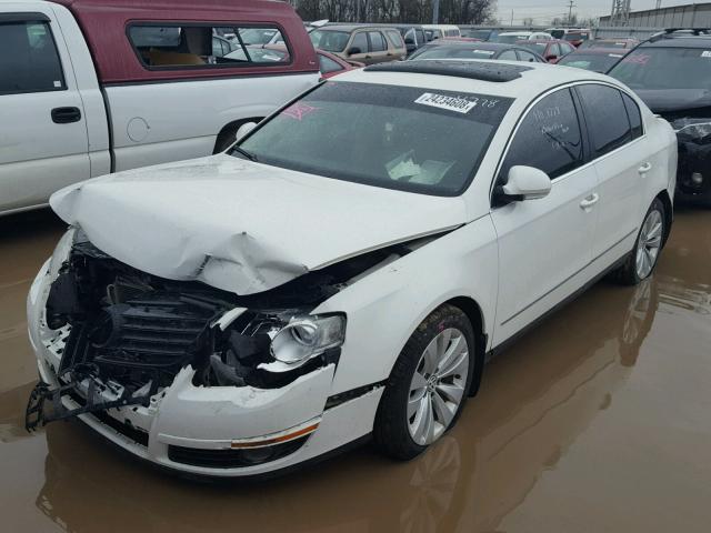 WVWJK7AN8AE068181 - 2010 VOLKSWAGEN PASSAT KOM WHITE photo 2