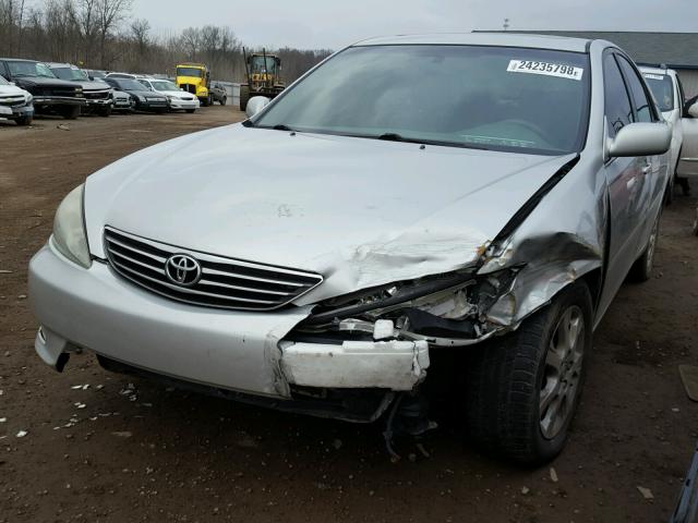 4T1BE32K55U547982 - 2005 TOYOTA CAMRY LE SILVER photo 2