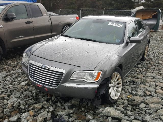 2C3CA4CG7BH611561 - 2011 CHRYSLER 300 GRAY photo 2