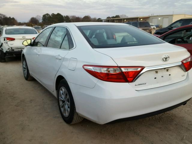 4T1BF1FK0GU127156 - 2016 TOYOTA CAMRY LE WHITE photo 3