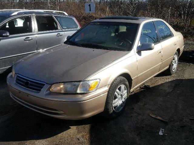 JT2BG22K610545550 - 2001 TOYOTA CAMRY CE GOLD photo 2