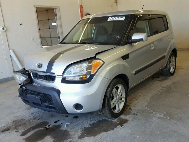 KNDJT2A2XA7051408 - 2010 KIA SOUL + SILVER photo 2