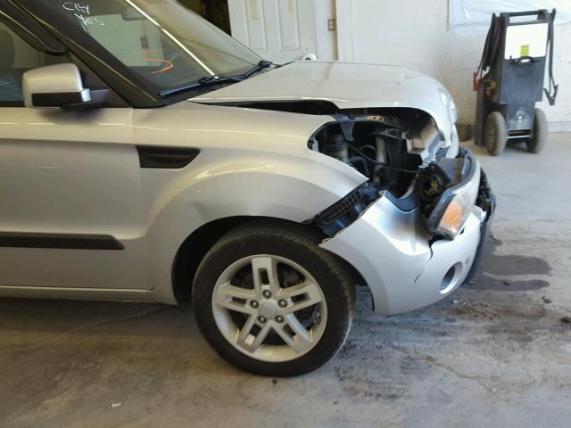 KNDJT2A2XA7051408 - 2010 KIA SOUL + SILVER photo 9