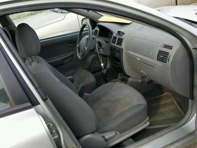 KNADC125856363252 - 2005 KIA RIO SILVER photo 5