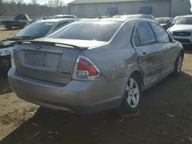 3FAHP07Z18R274005 - 2008 FORD FUSION SE GRAY photo 4