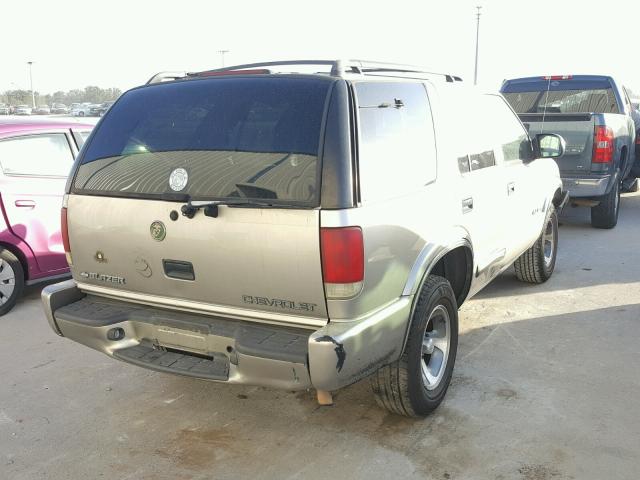 1GNCS13W012201228 - 2001 CHEVROLET BLAZER GRAY photo 4